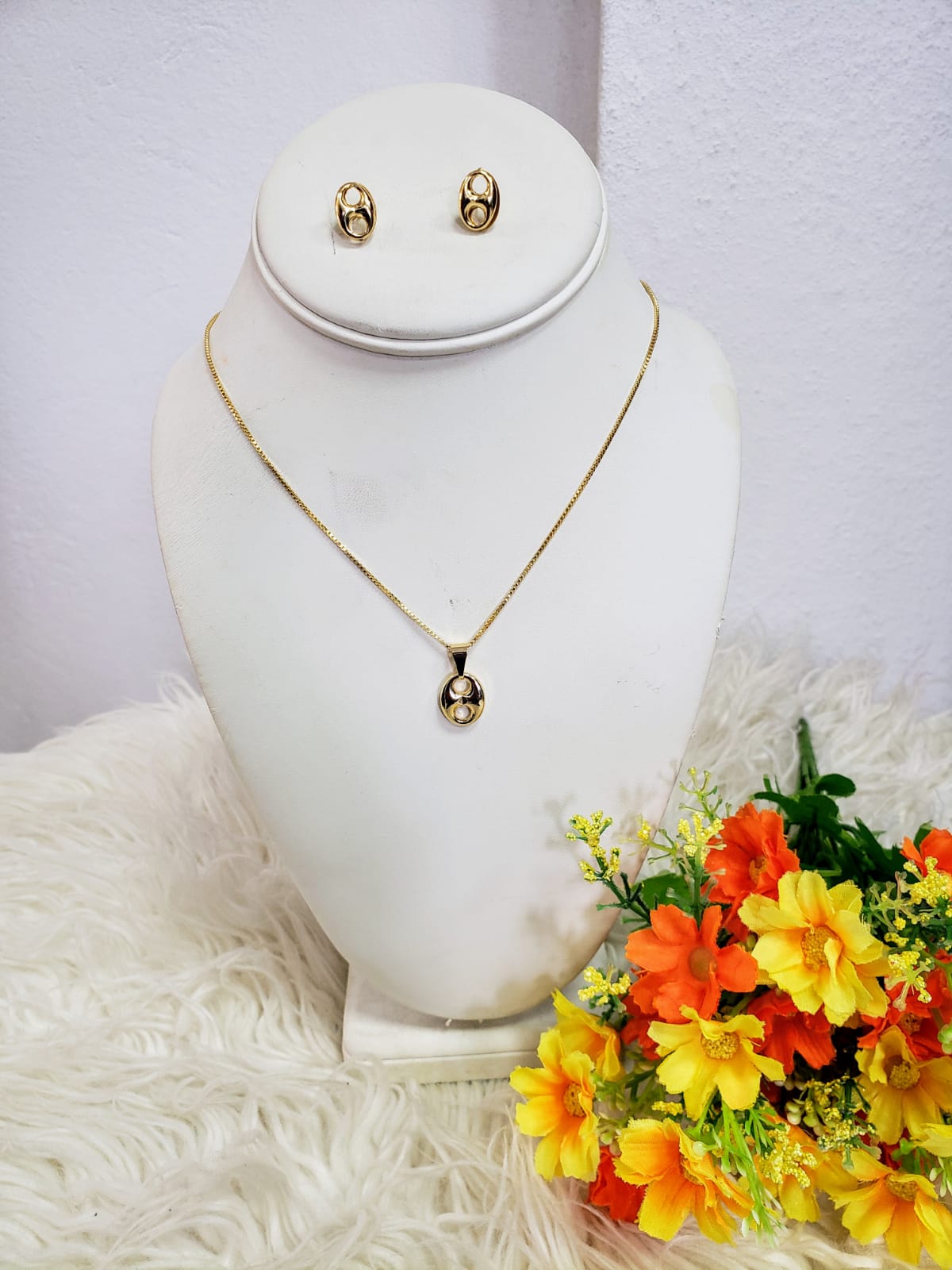 Gold Puff Mariner Necklace Set